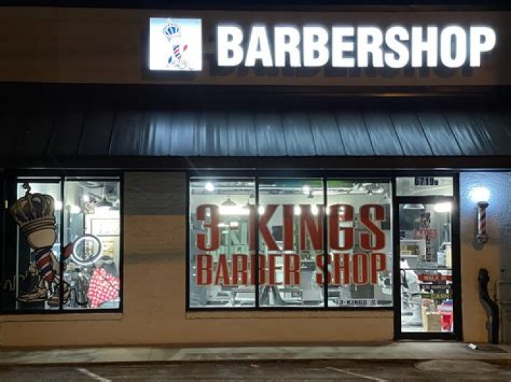 Discover the Best Barbershops Open Late Near Me